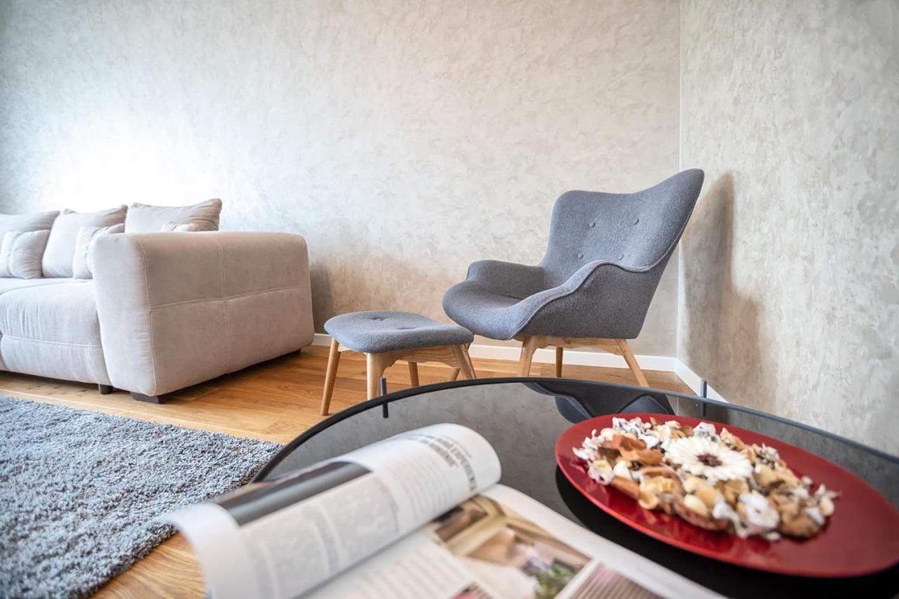 Cosmopolit Booking Braşov Eksteriør billede