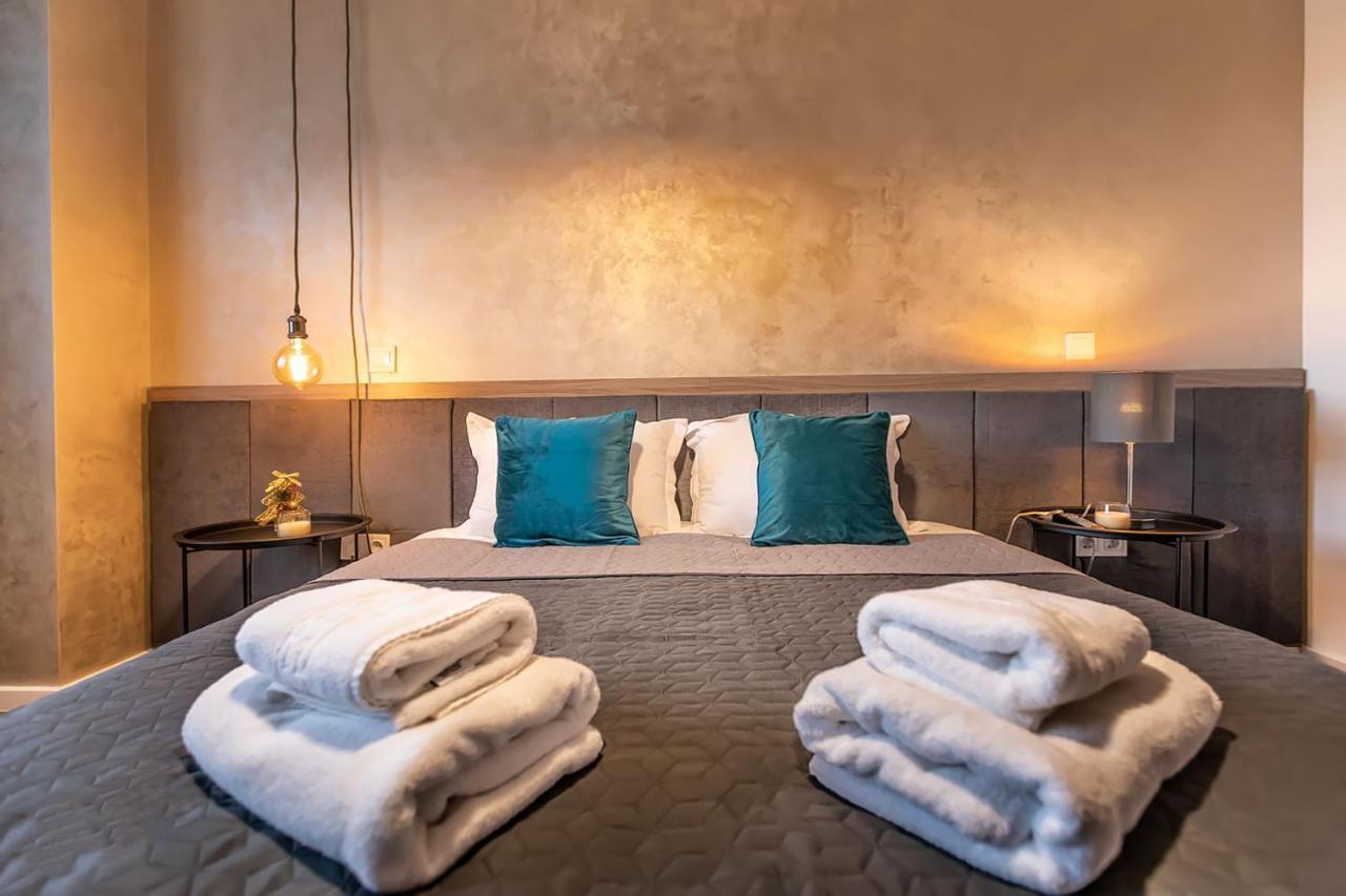 Cosmopolit Booking Braşov Eksteriør billede
